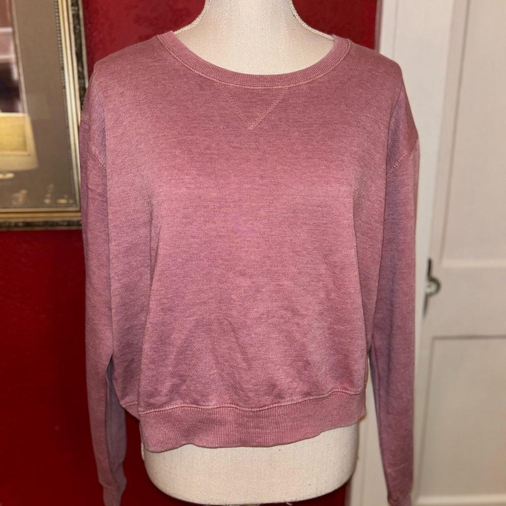 Womens rose colored sweatshirt never worn size medium by Relaxx